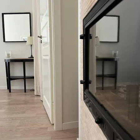 Renovated In Center * 里加