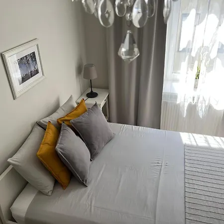 Lejlighed Renovated In Center *