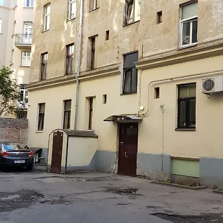 Renovated In Center Lejlighed *