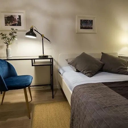 Renovated In Center Lejlighed *