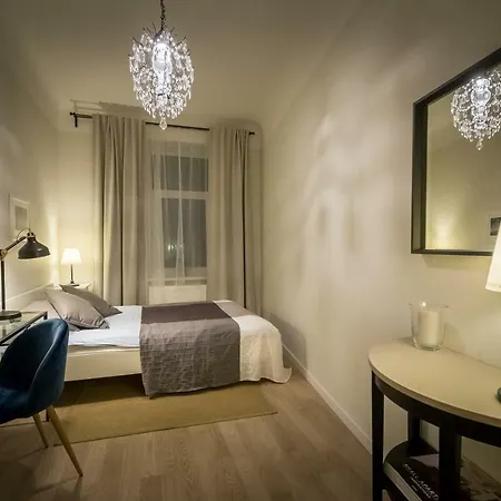 Renovated In Center Lejlighed *