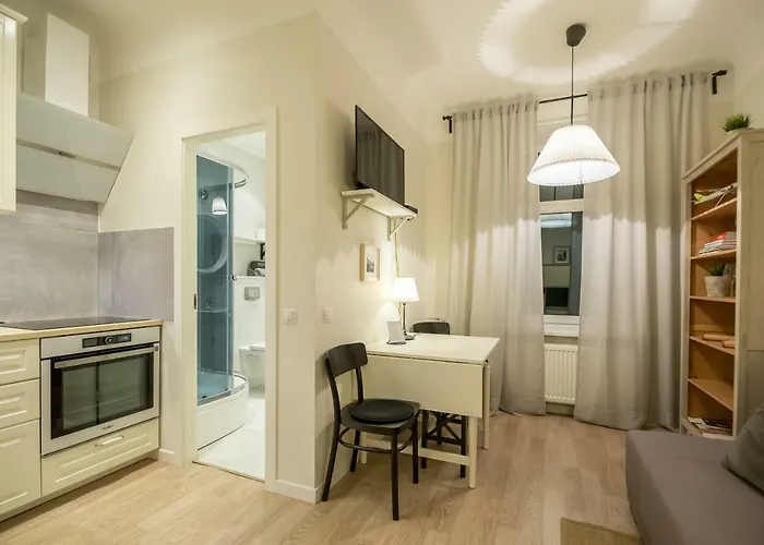 Renovated In Center Апартаменты