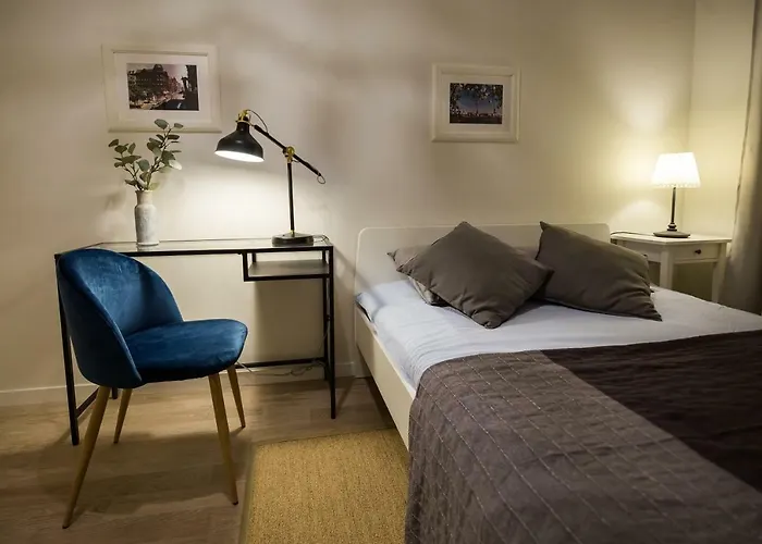 Renovated In Center Apartment *