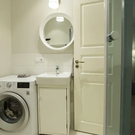 Renovated In Center Apartment *