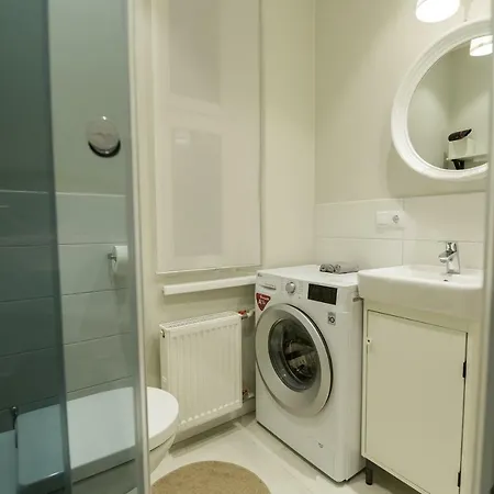 Renovated In Center Apartment *